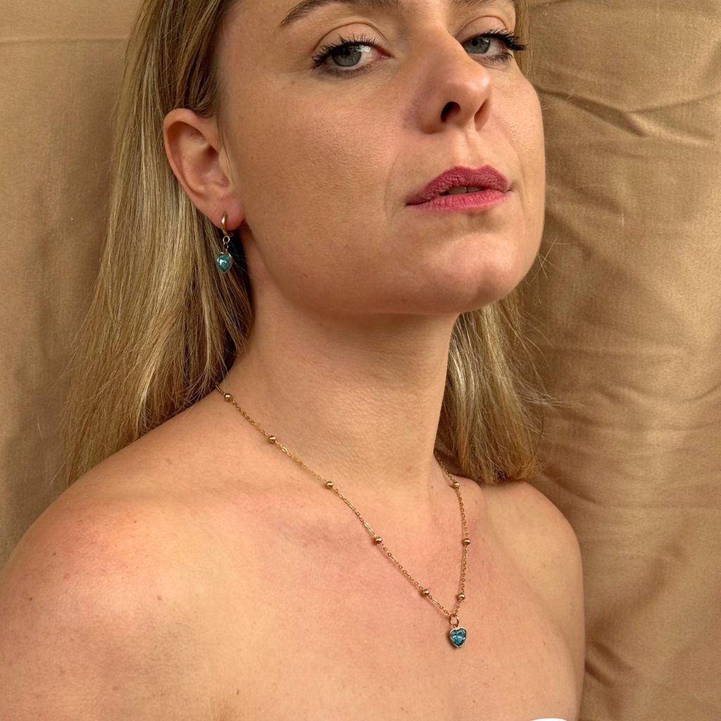 Θεϊκή Καρδιά σε Μπλε Κολιέ