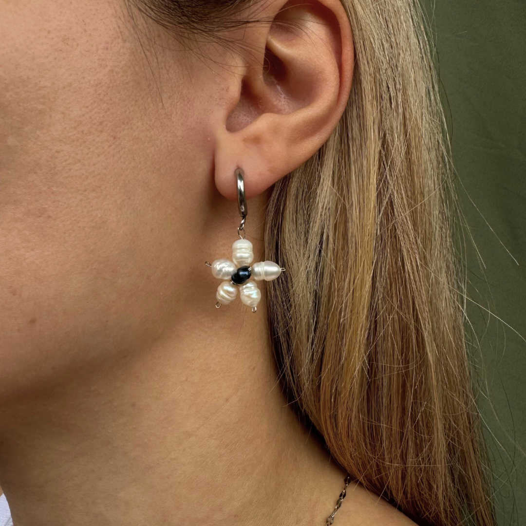 Τα σκουλαρίκια Moonflower