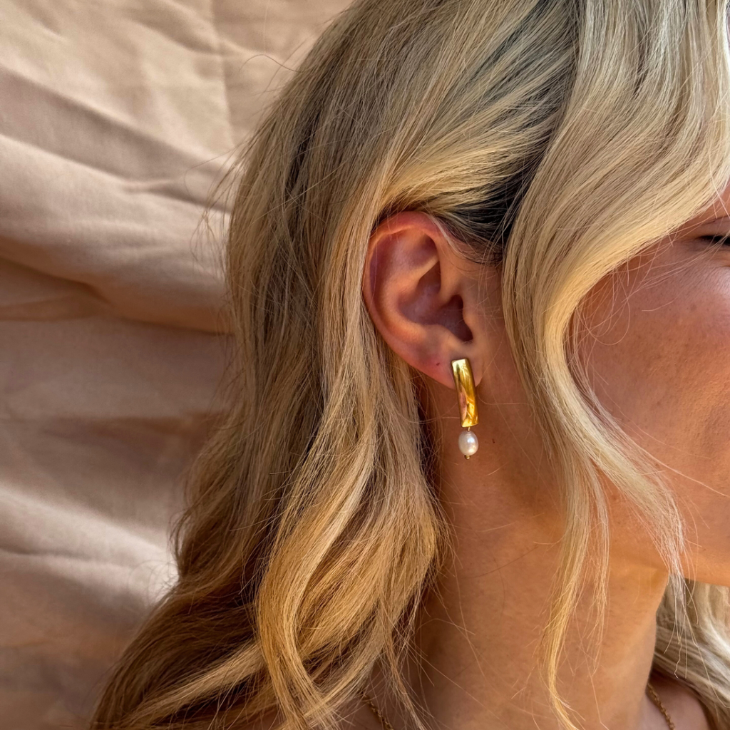 Kallista earrings detail – Feminine Creatures