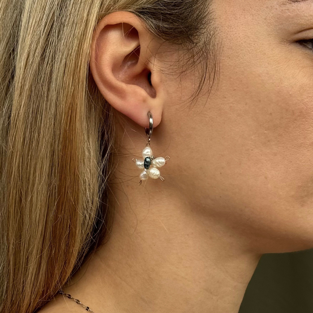 Τα σκουλαρίκια Moonflower