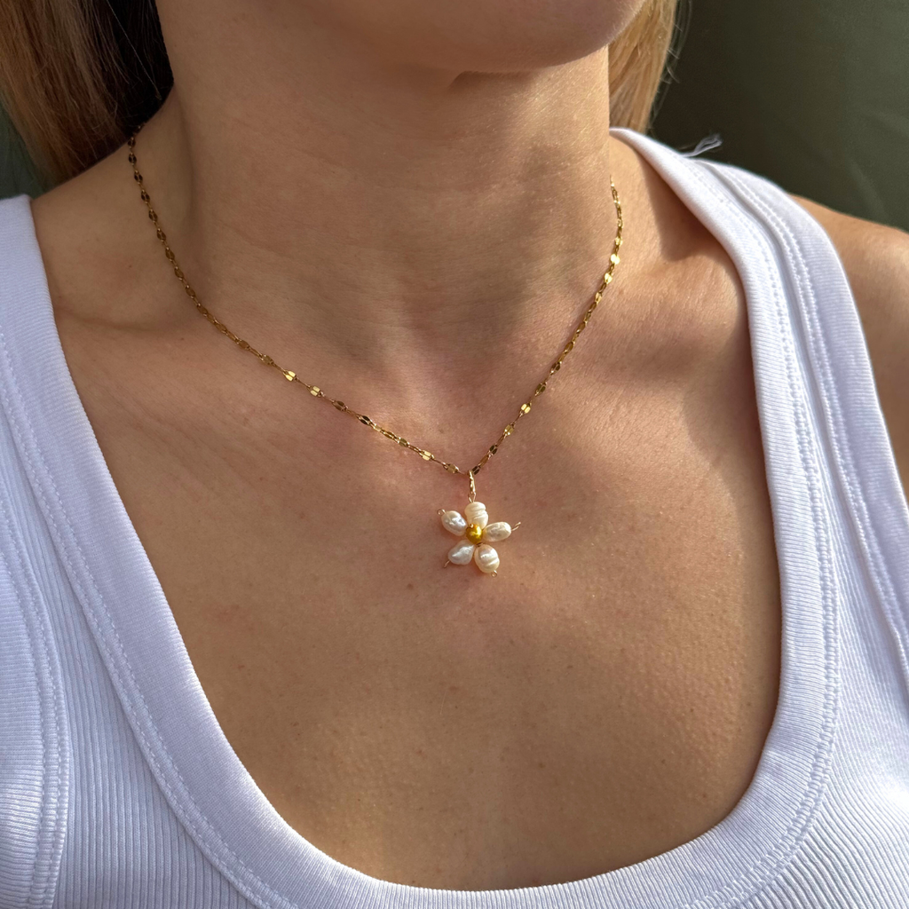 Το Κολιέ με Μαργαρίτα