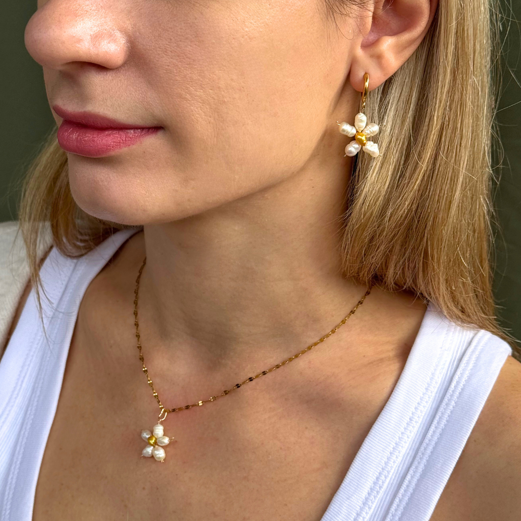 Το Κολιέ με Μαργαρίτα