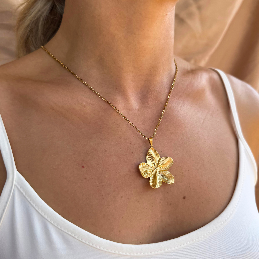 Phoebe Bloom Necklace