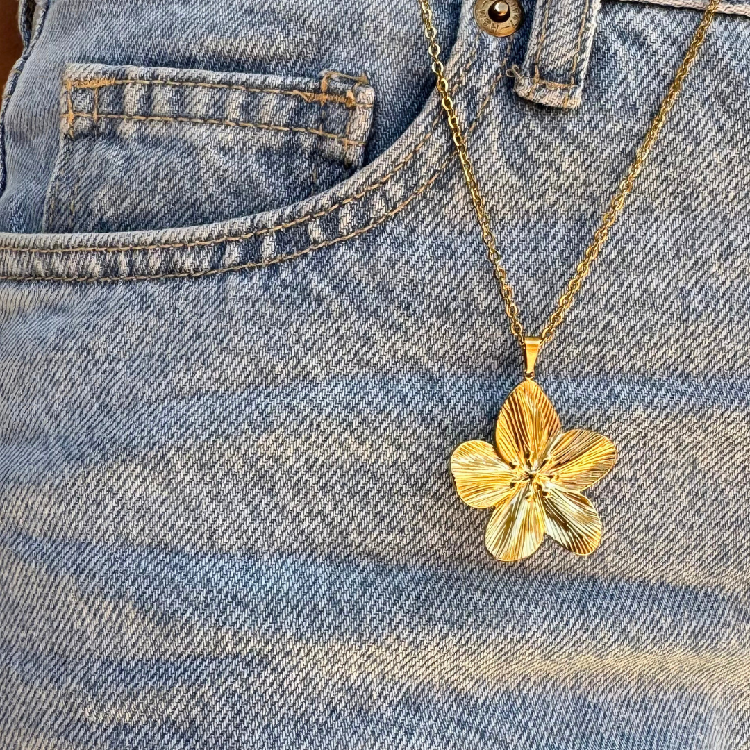 Phoebe Bloom Necklace