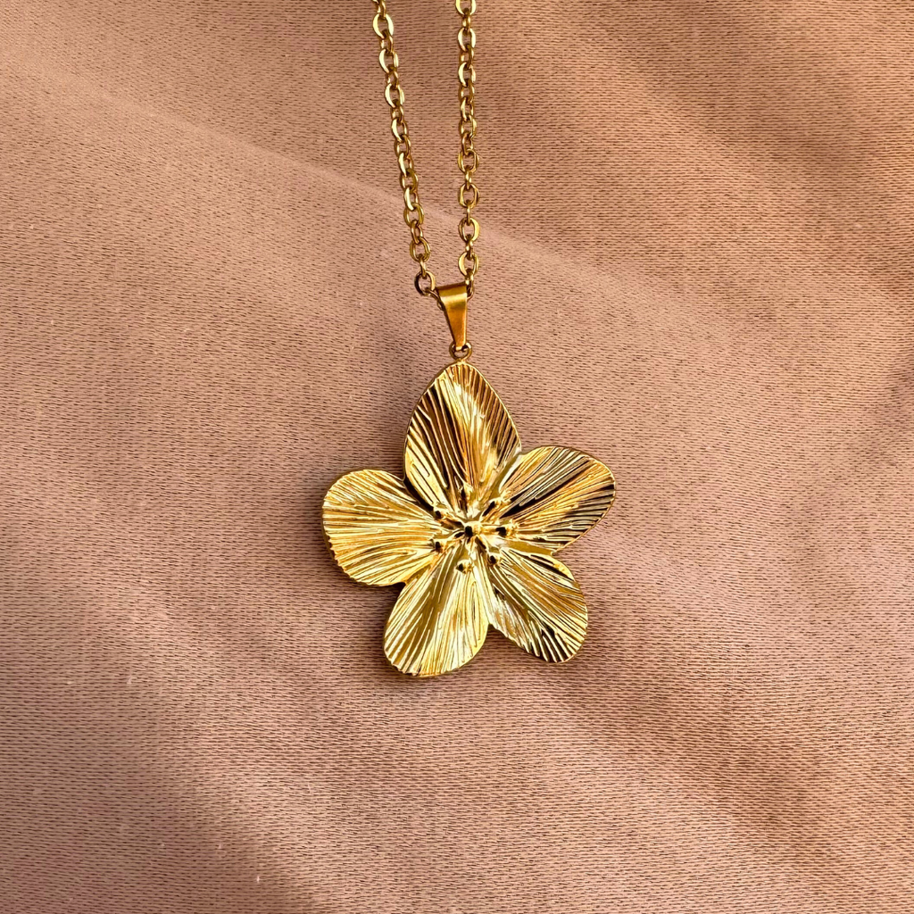 Phoebe Bloom Necklace