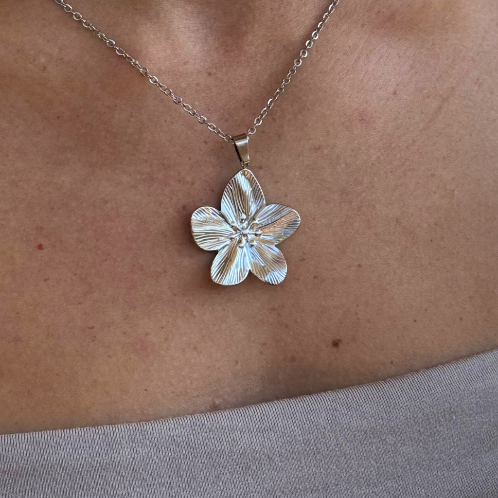 Phoebe Bloom Necklace