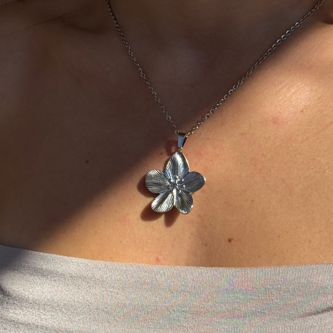 Phoebe Bloom Necklace