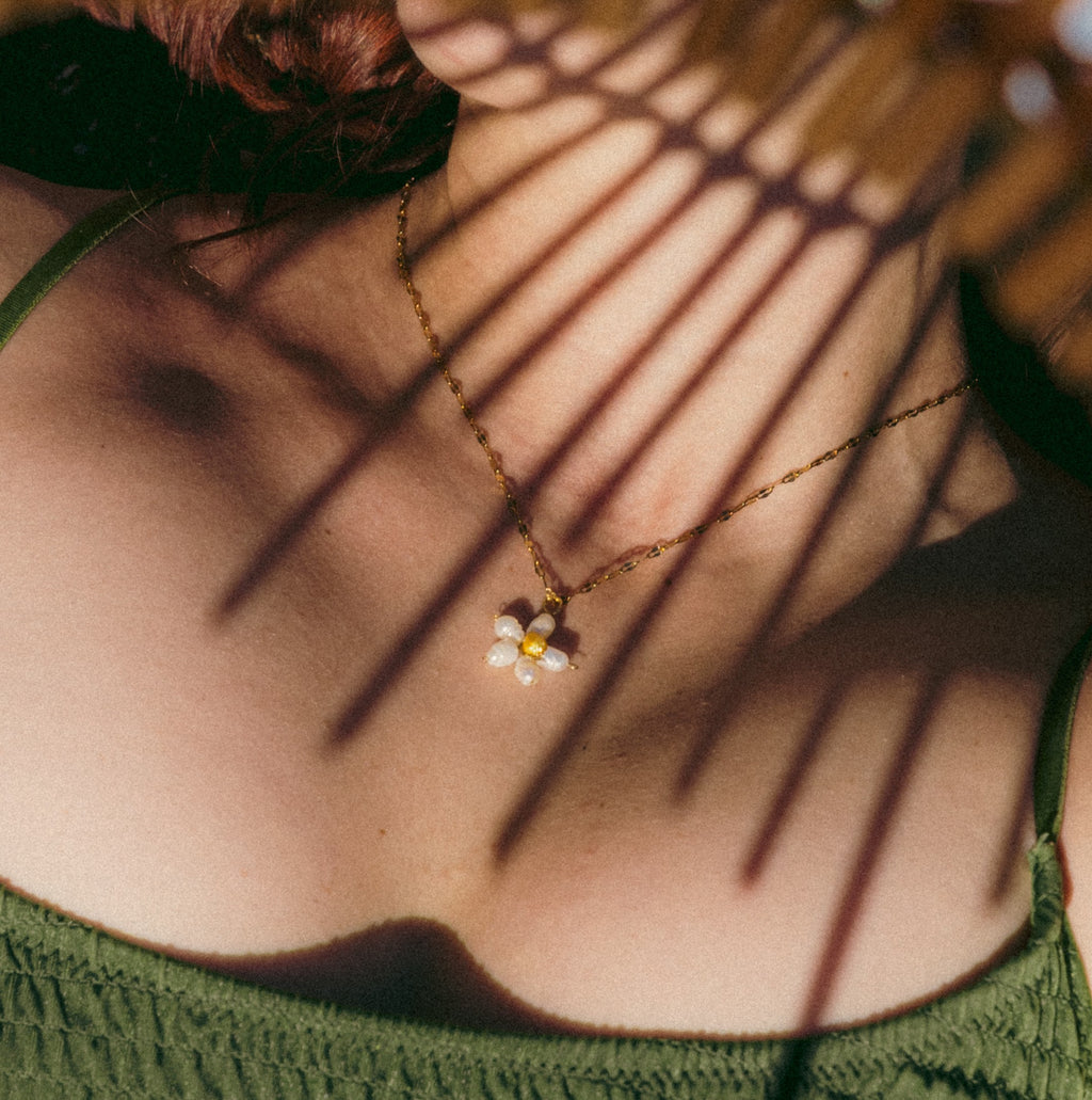 The Daisy Necklace