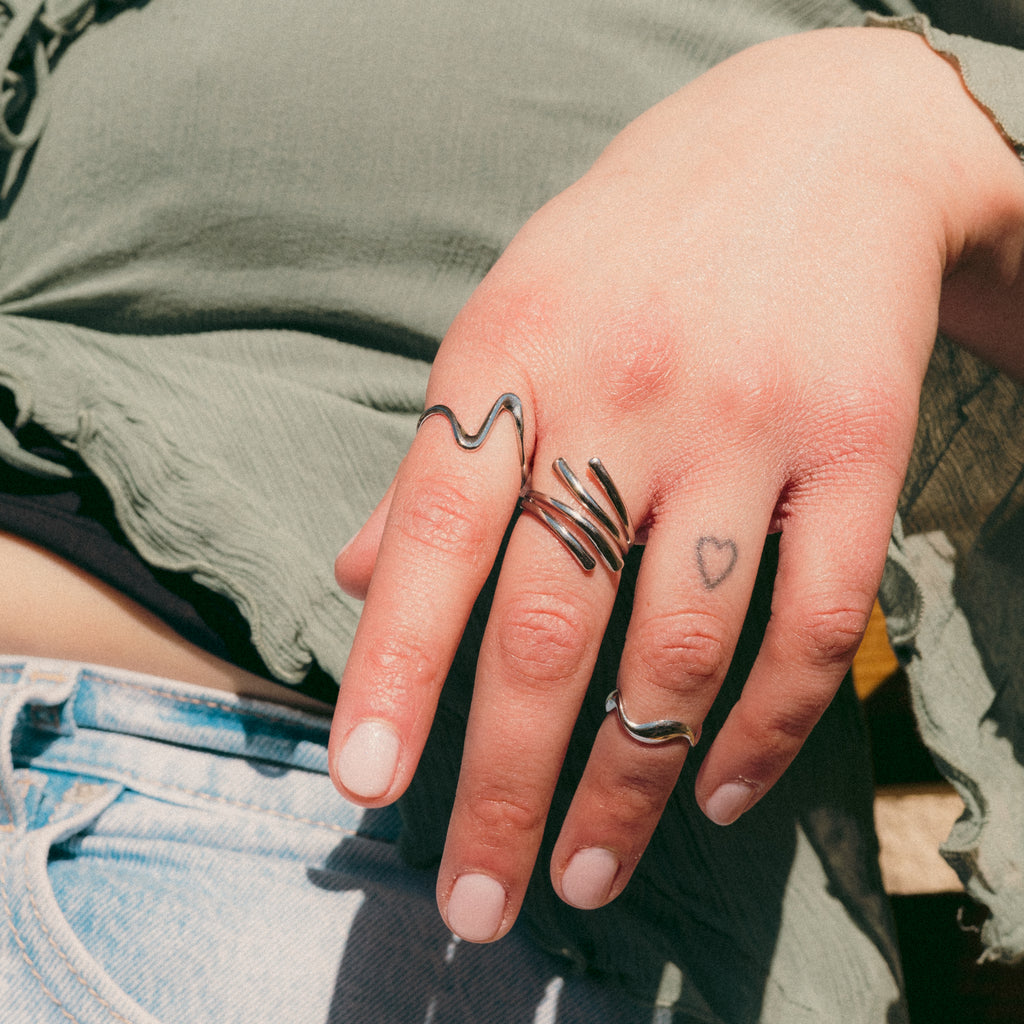 Adjustable stainless steel ring detail – Feminine Creatures