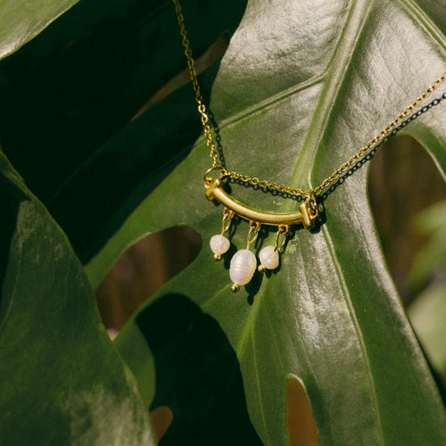 Cleopatra necklace with three cascading pearls – Feminine Creatures