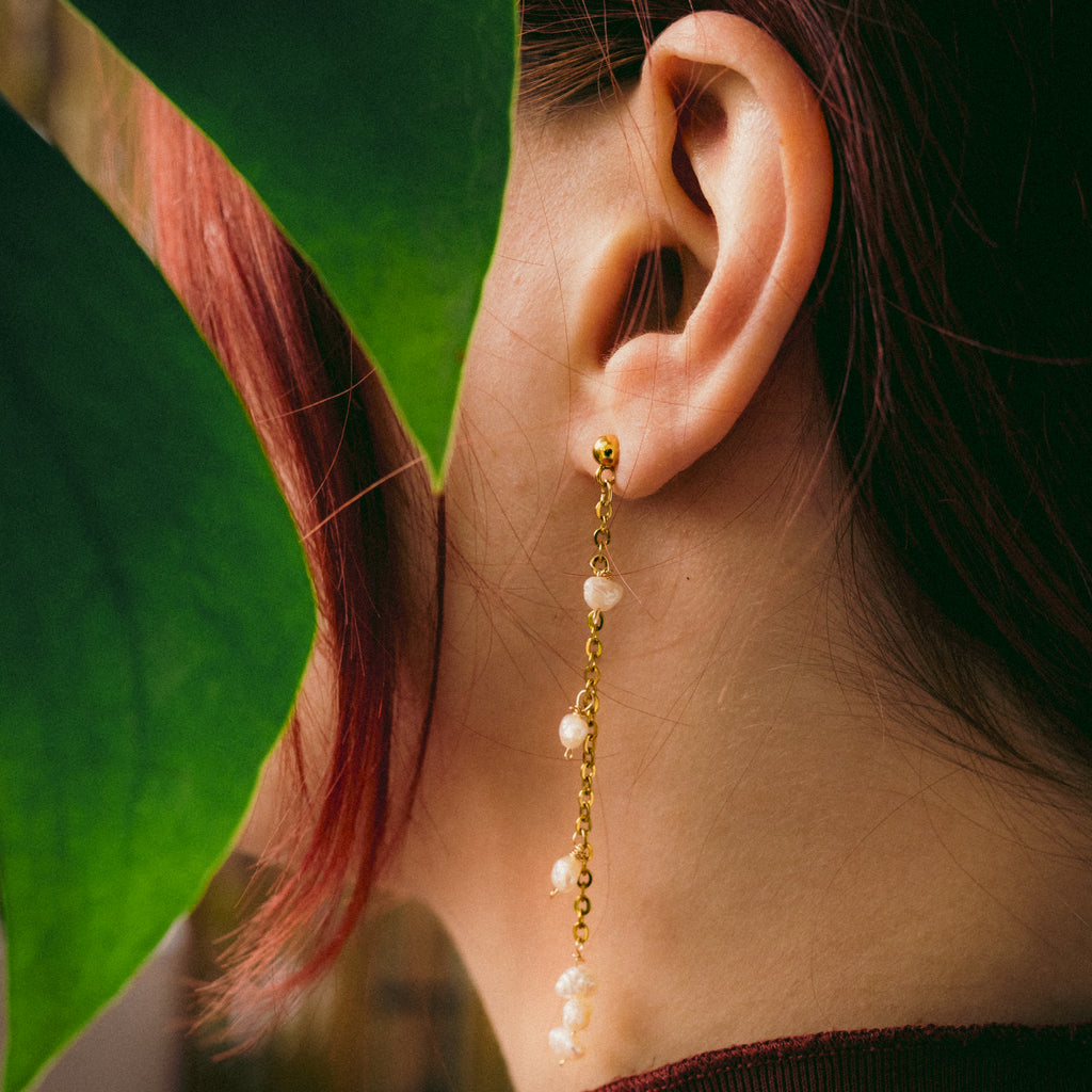 Handmade Stardust gold double-piercing pearl earrings – Feminine Creatures