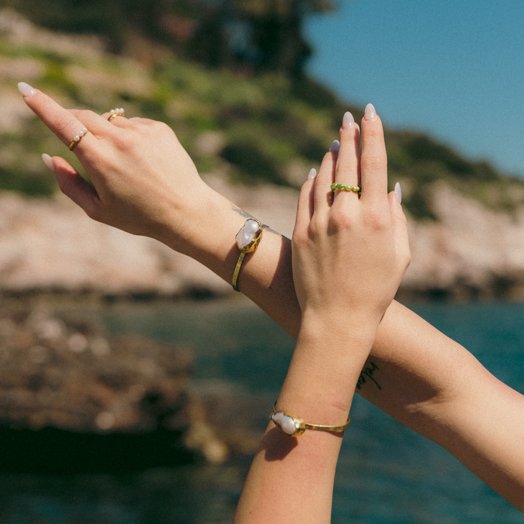 Artemis cuff with solid bronze band and baroque pearl – Feminine Creatures