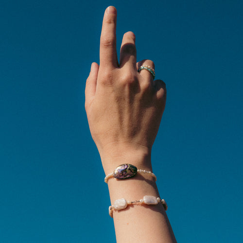Cathrine bracelet with large flat pearls and silver links – Feminine Creatures