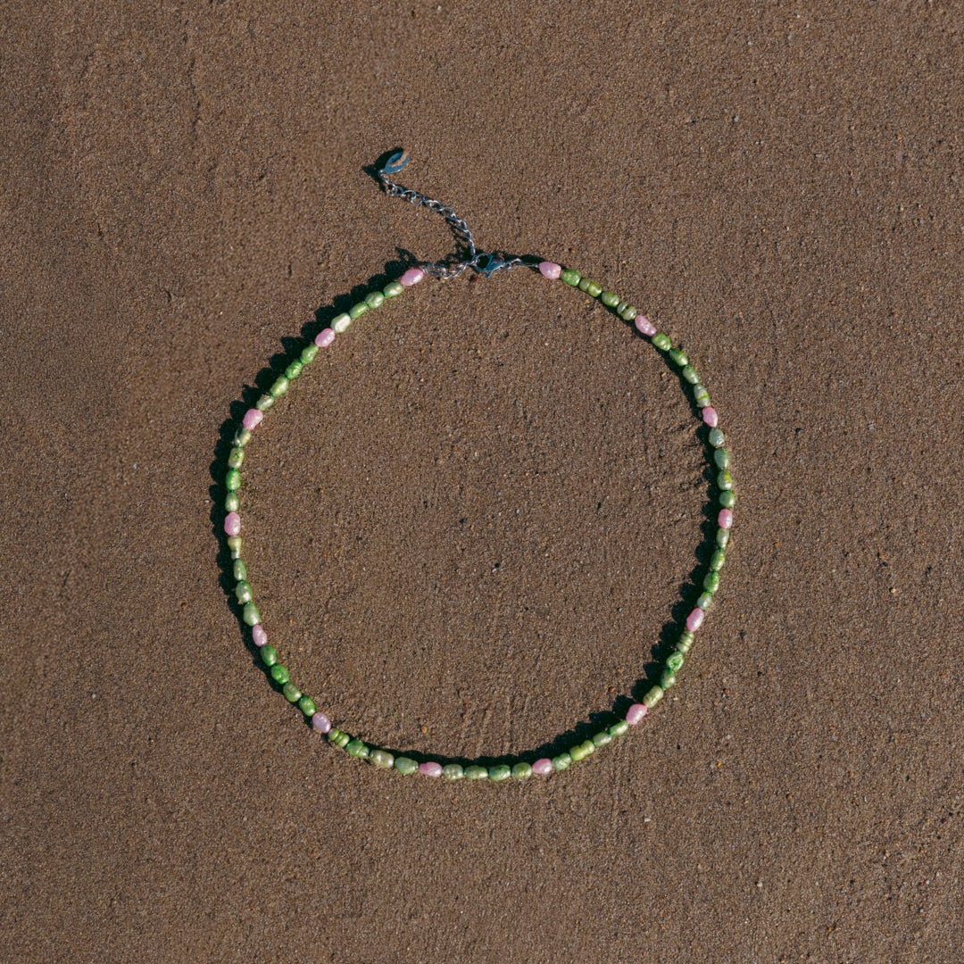 Pistachio Pearl necklace with green and pink pearls – Feminine Creatures