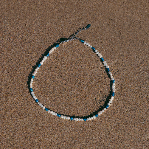 Aegean necklace with white and blue pearls – Feminine Creatures