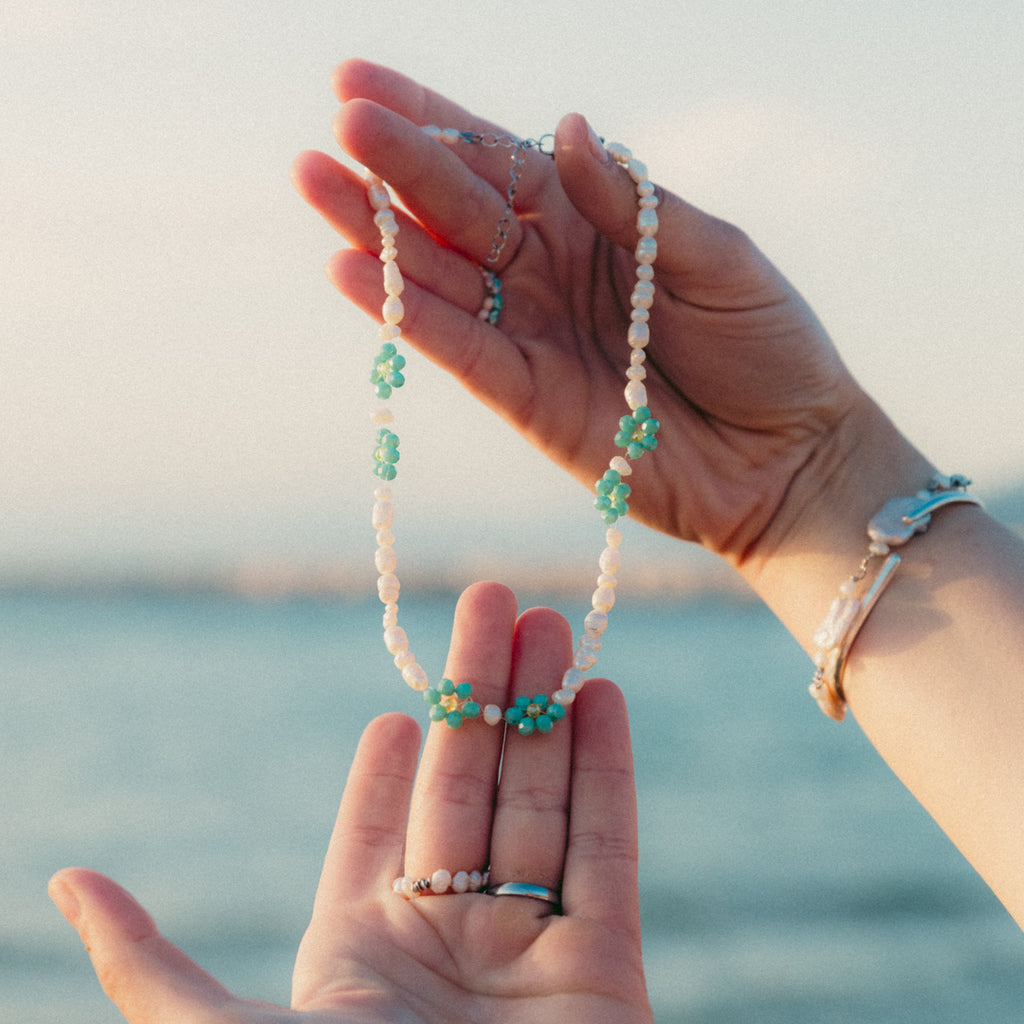 Jasmine necklace flower detail – Feminine Creatures