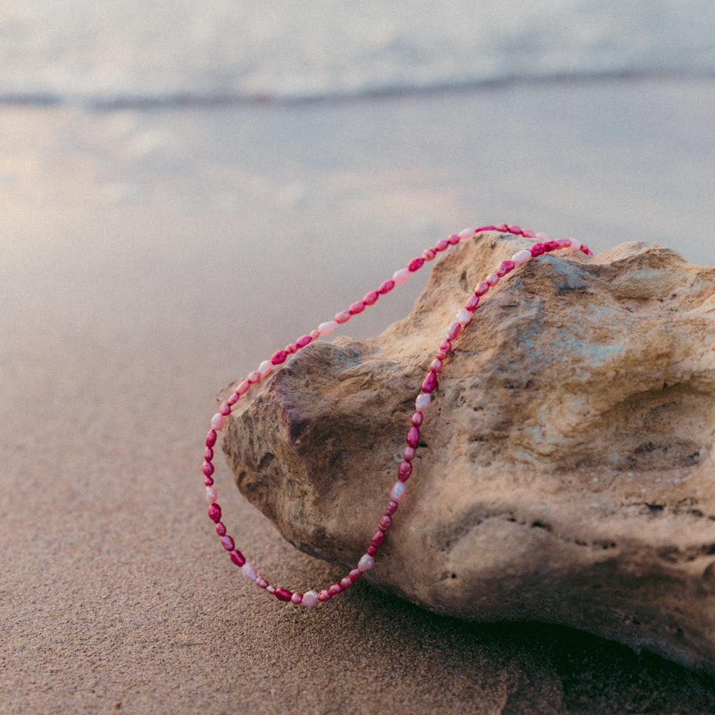 Eros necklace with red and pink pearls – Feminine Creatures