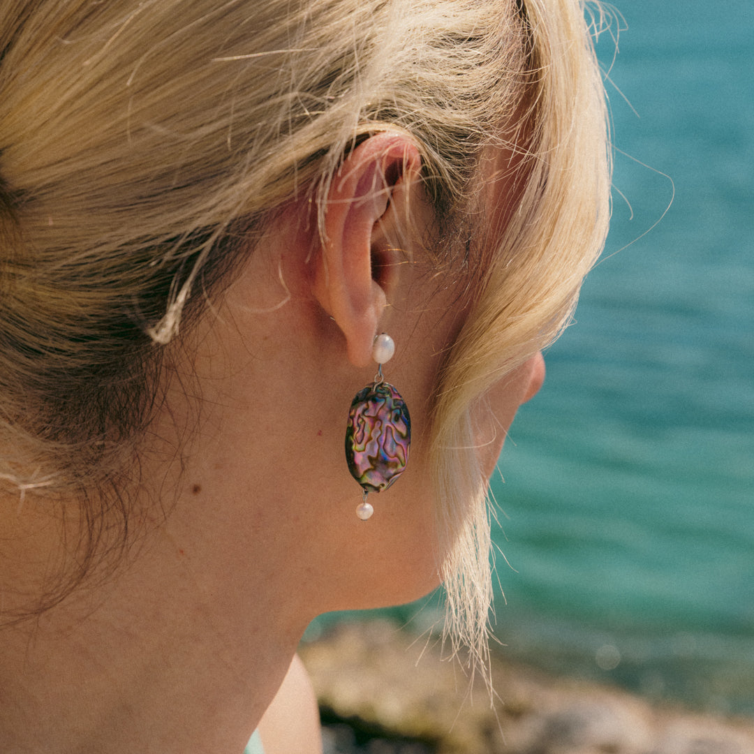 Meltemi earrings with abalone shell and pearl – Feminine Creatures