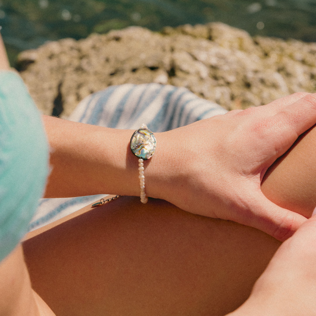 Meltemi bracelet with abalone shell and pearls – Feminine Creatures