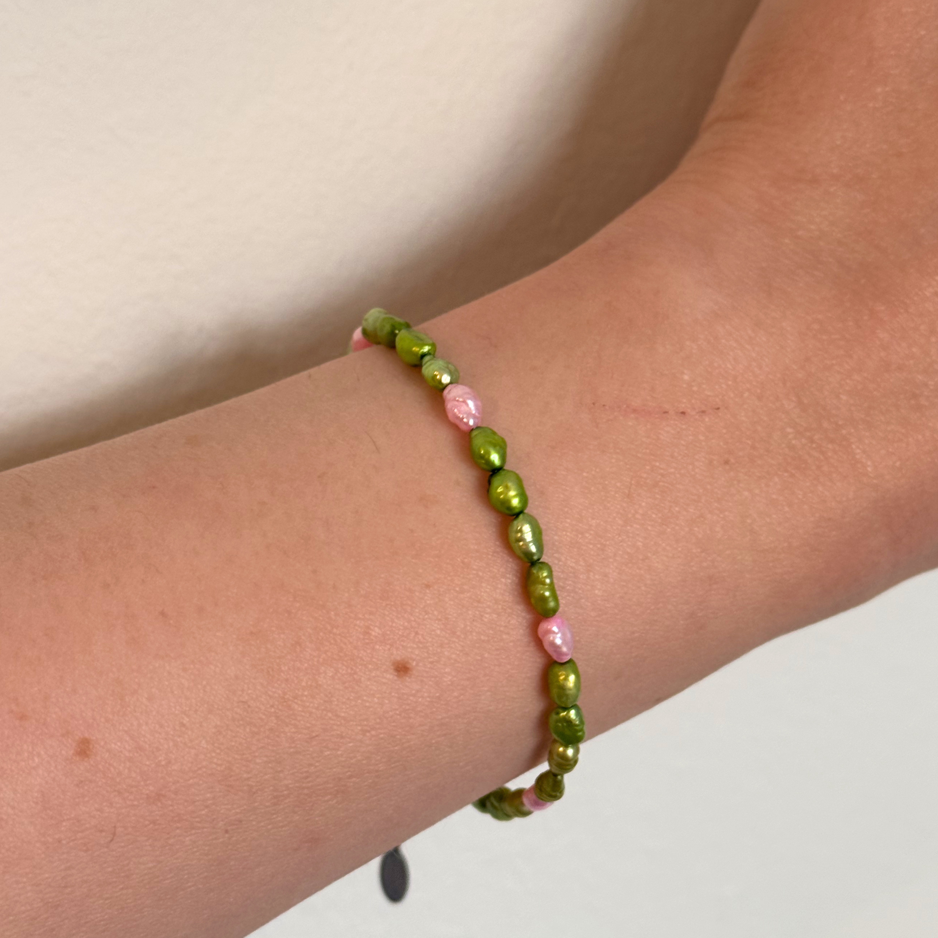 Pistachio Pearl bracelet detail – Feminine Creatures