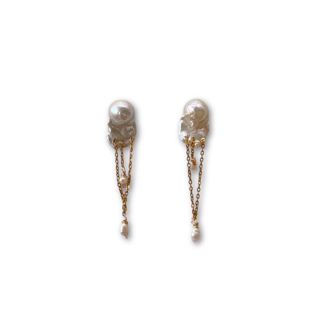 Artemis earrings detail – Feminine Creatures