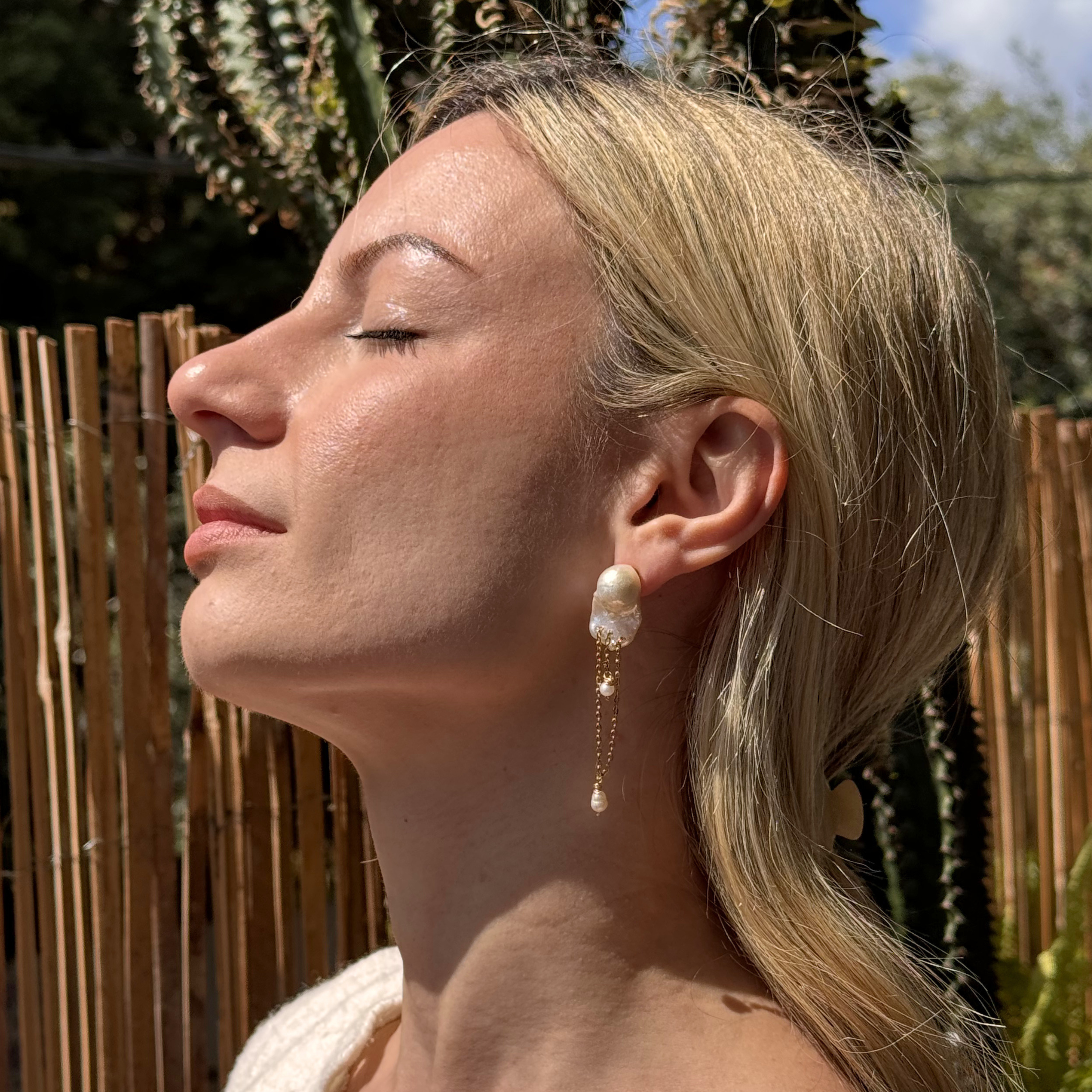 Artemis earrings with large baroque pearls – Feminine Creatures