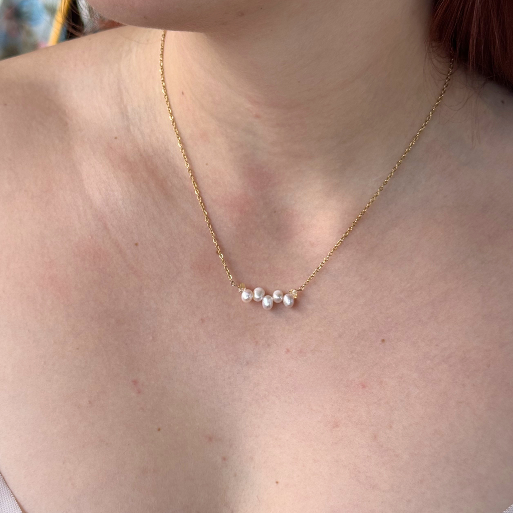Irene necklace with white pearl bar – Feminine Creatures