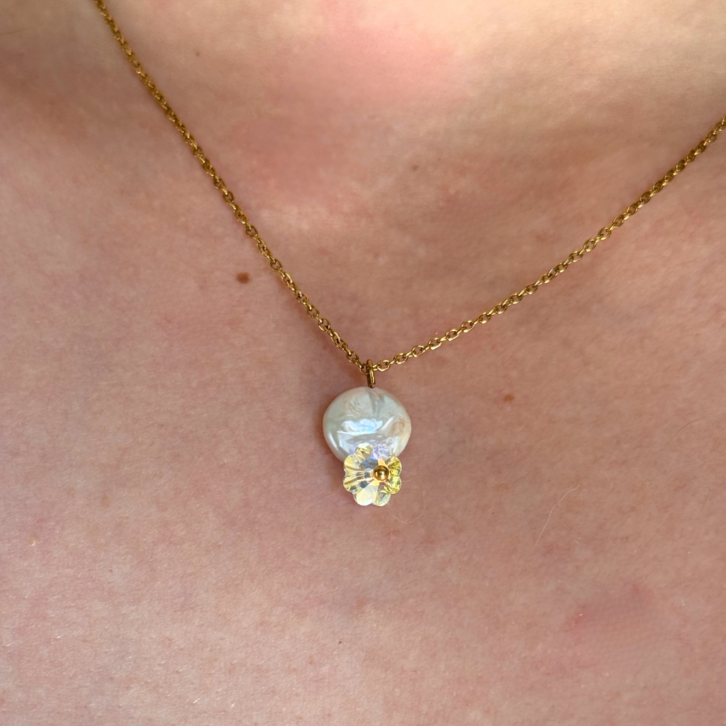 Handmade We Bloom pearl crystal flower necklace – Feminine Creatures