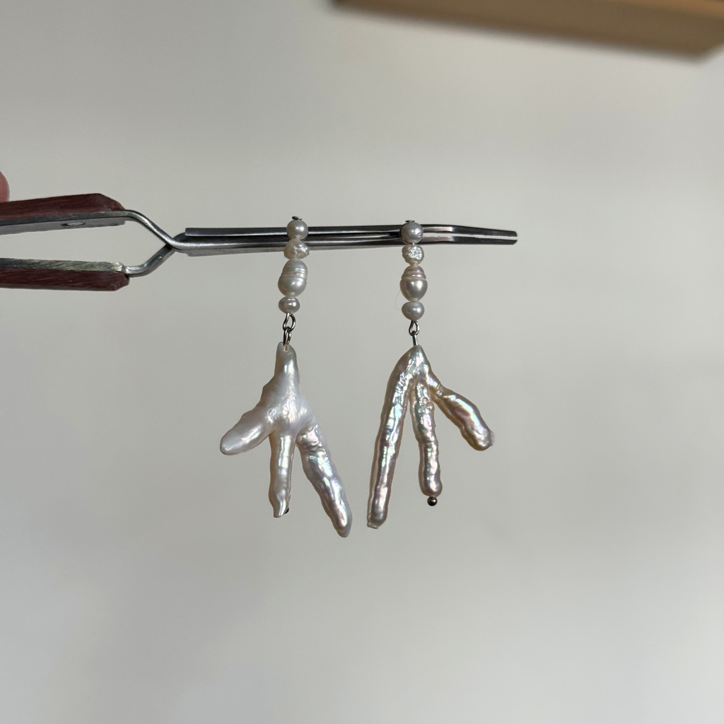 Coralia earrings with stacked pearls and rare pearl drop – Feminine Creatures