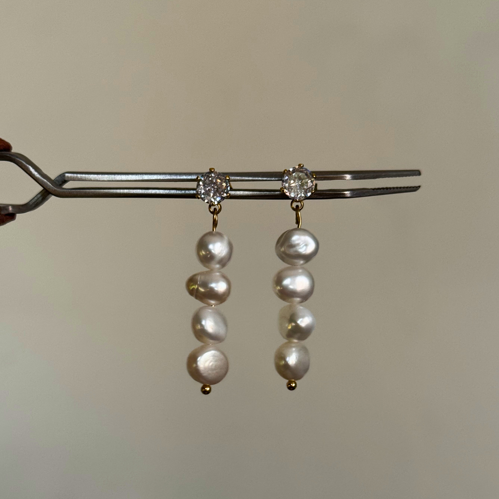 The Unbound earrings with crystal stud and pearl cluster – Feminine Creatures