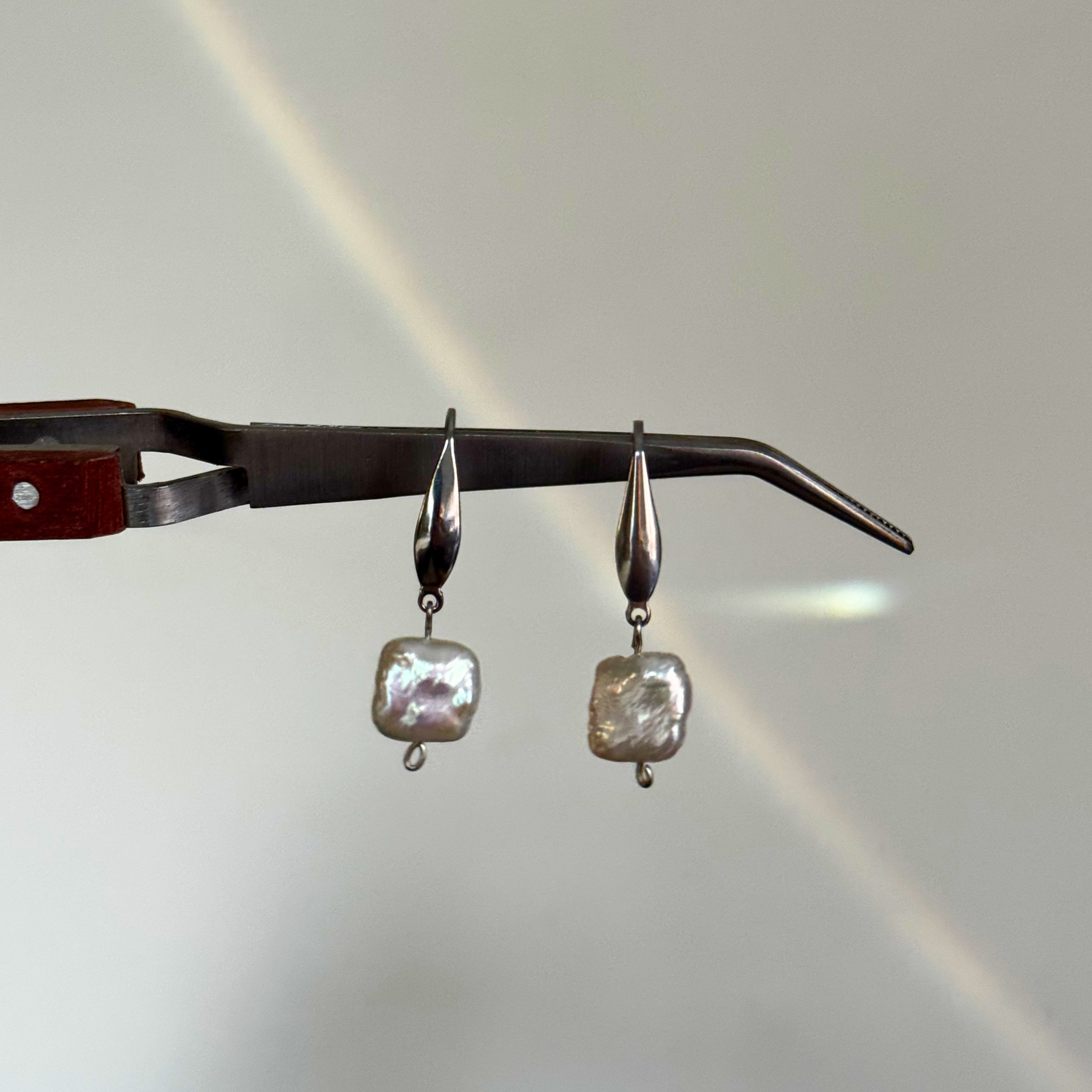 Majesty Pearl earrings with square pearl – Feminine Creatures