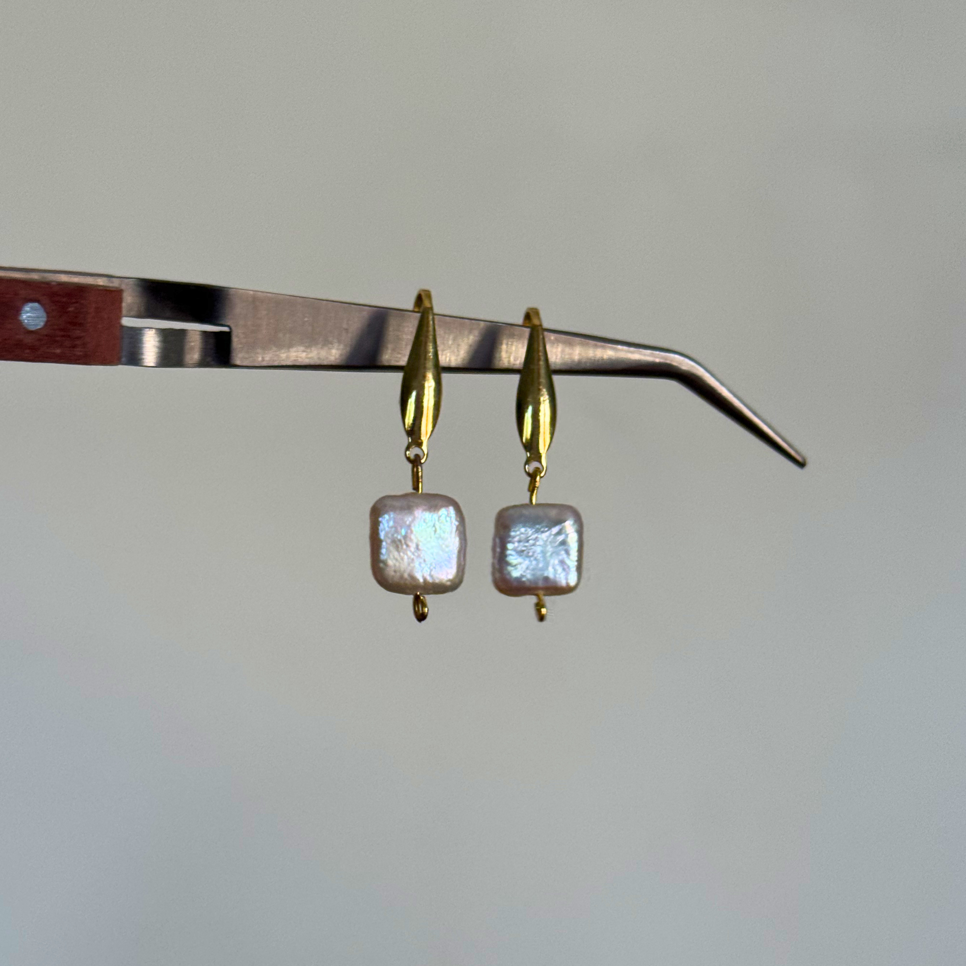 Handmade Majesty square pearl earrings – Feminine Creatures