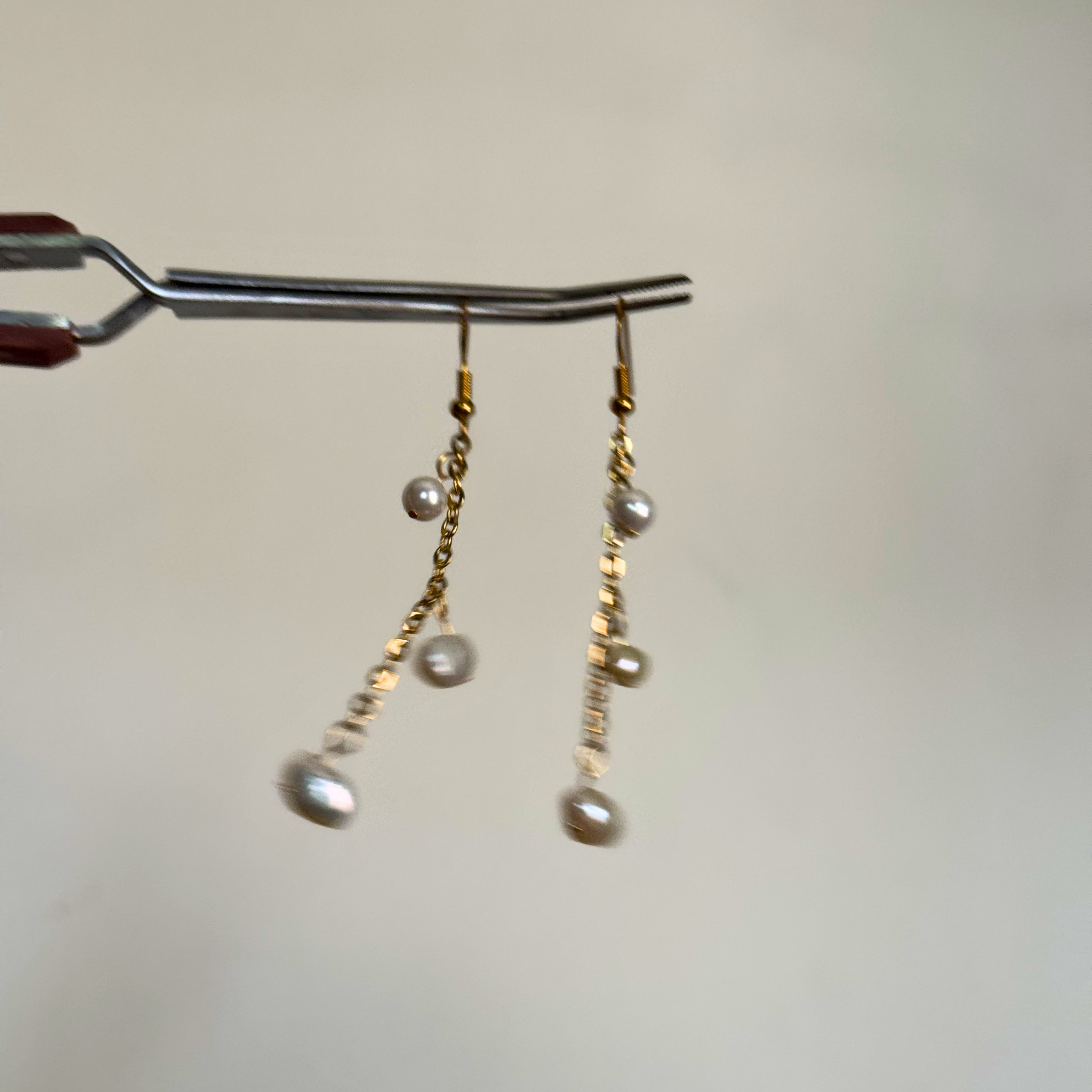 Kyma gold earrings with freshwater pearls – Feminine Creatures