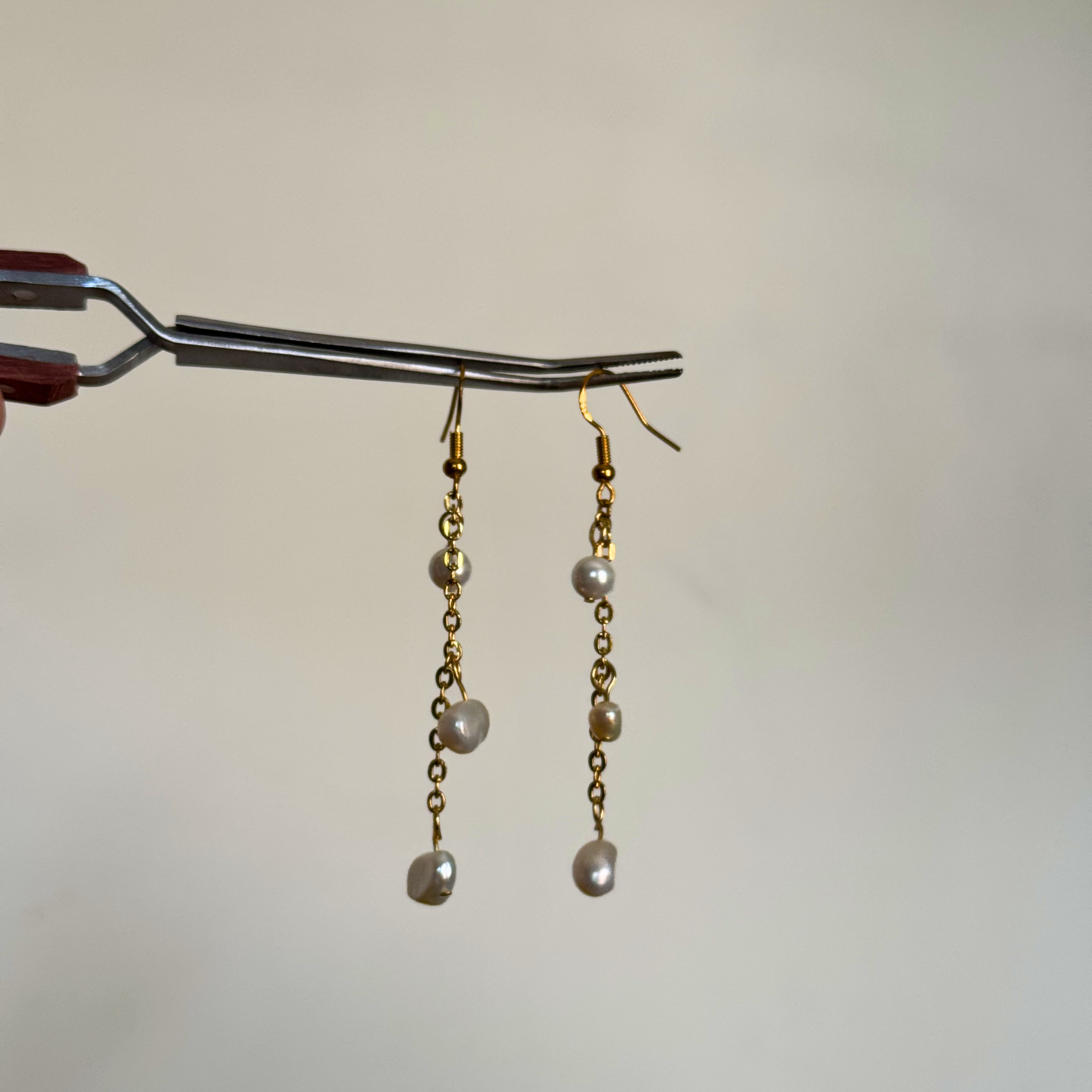 Kyma earrings worn by a model – Feminine Creatures