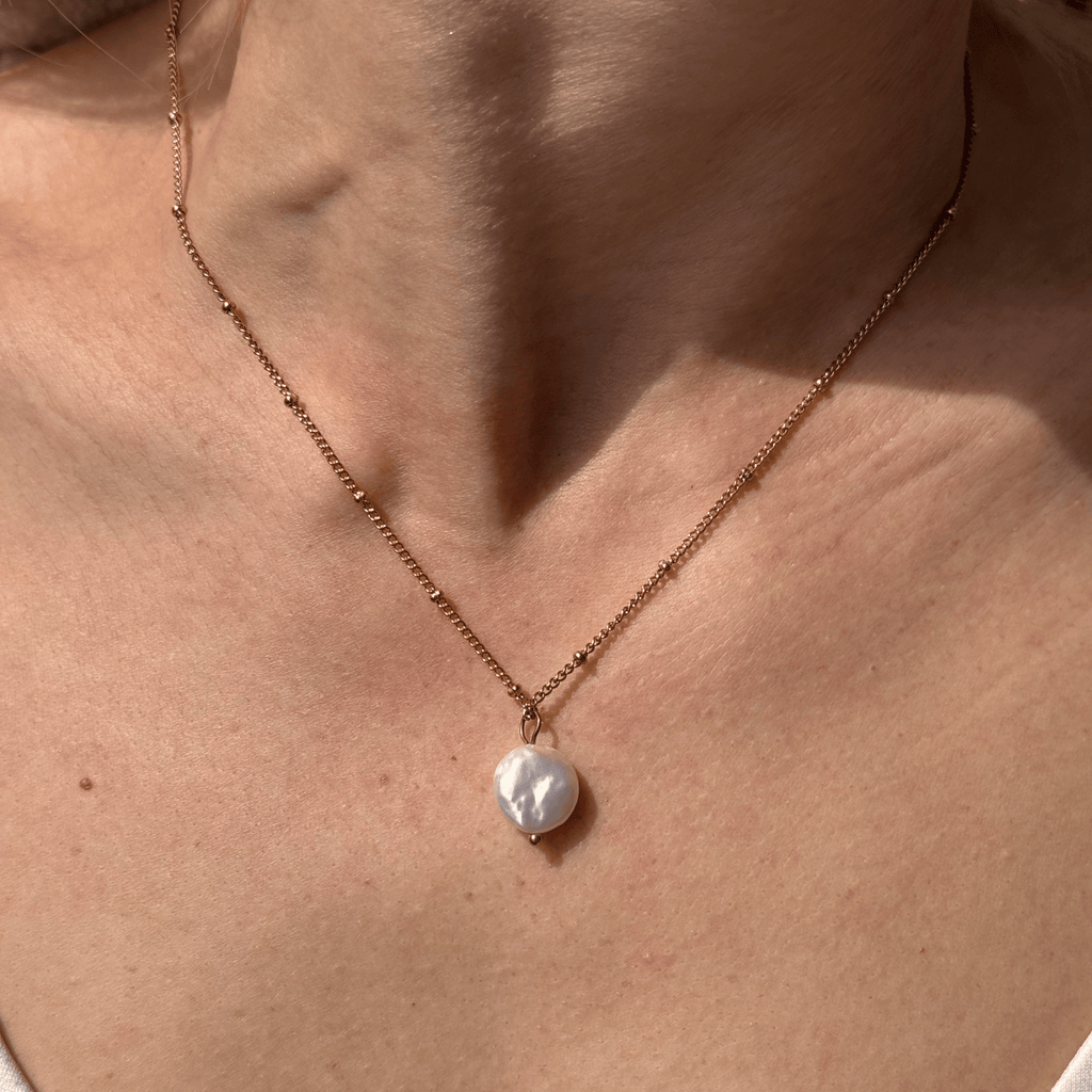 Electra necklace with single freshwater pearl – Feminine Creatures