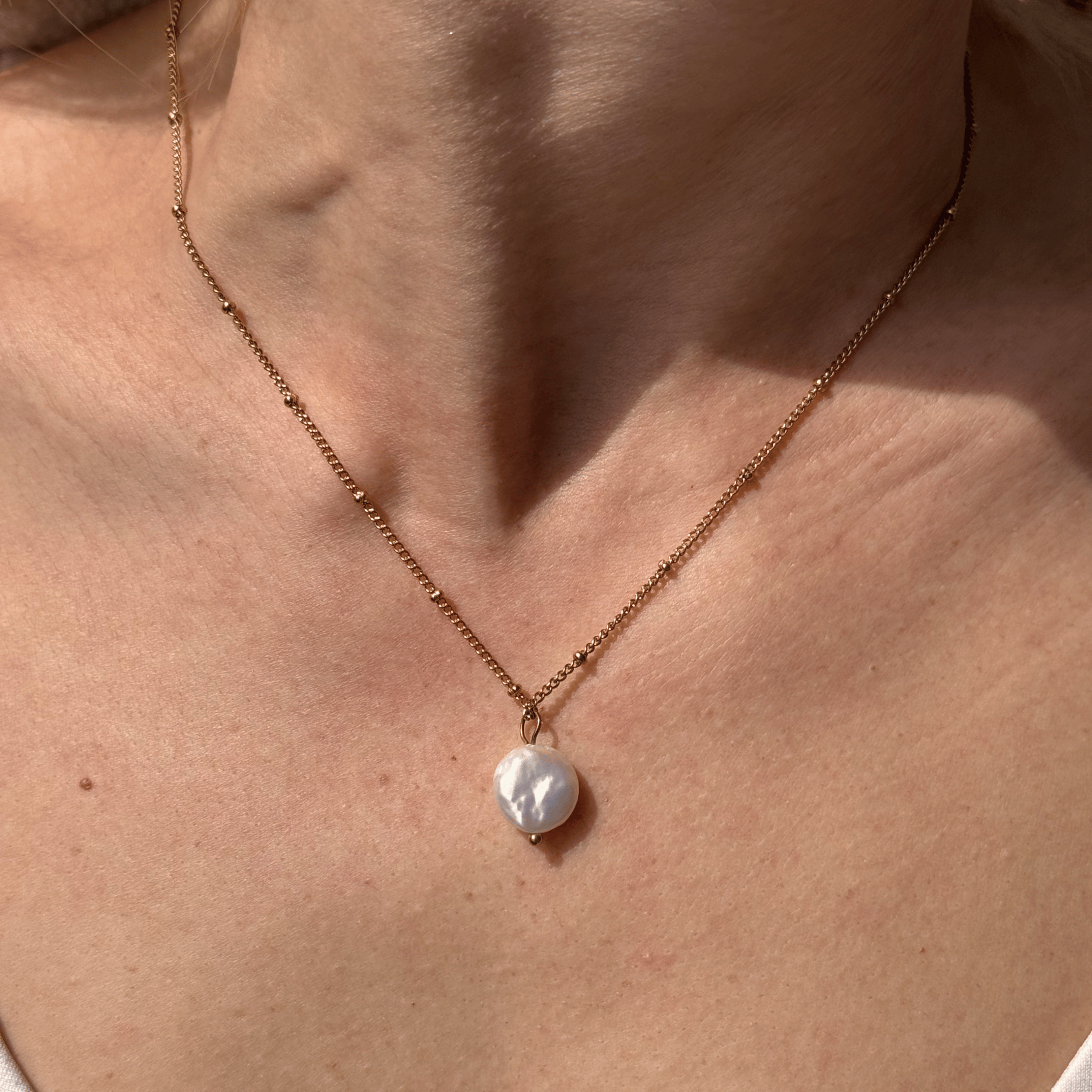 Electra necklace with single freshwater pearl – Feminine Creatures