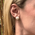 Electra earrings with circular pearl and cascading chains – Feminine Creatures
