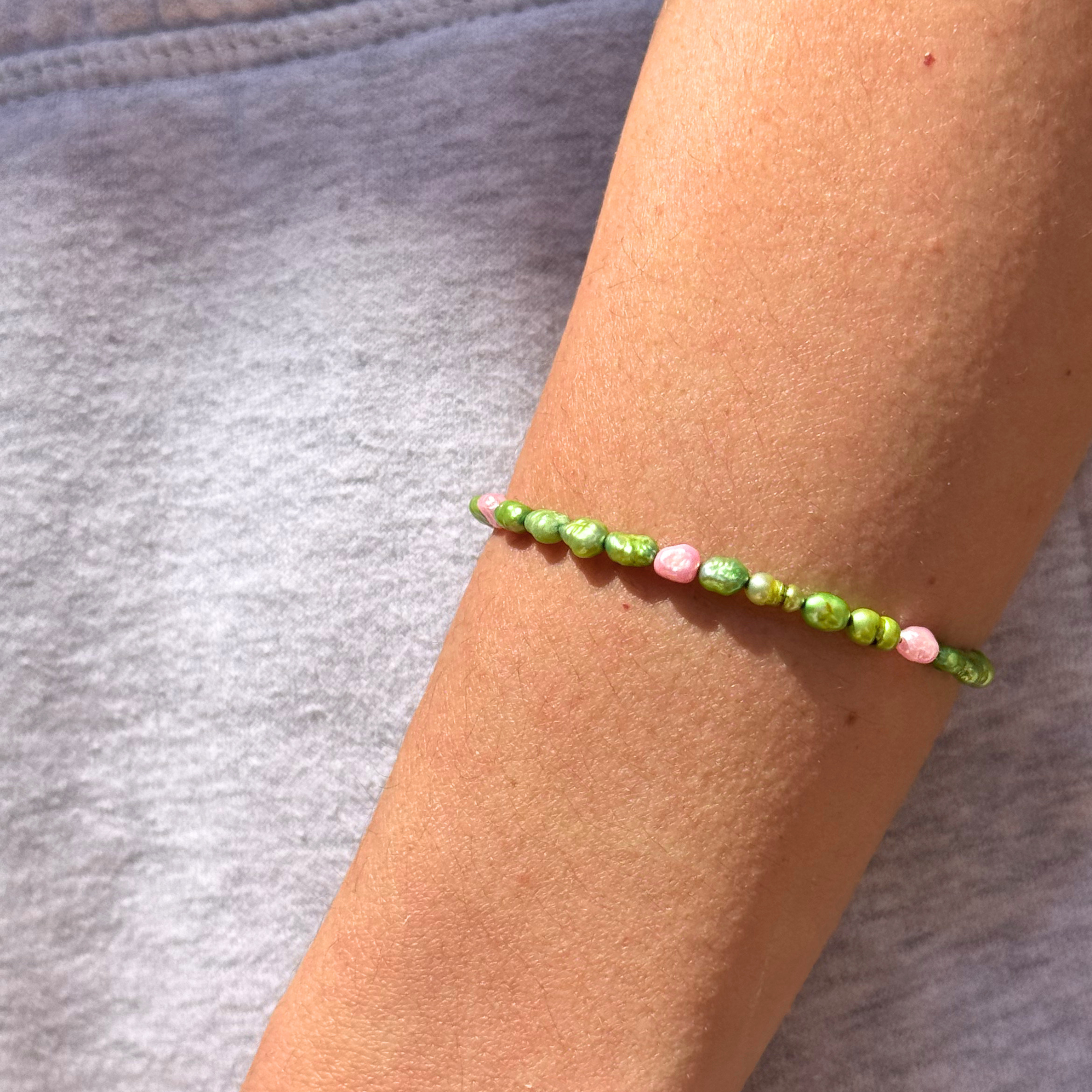 Handmade Pistachio Pearl green and pink bracelet – Feminine Creatures