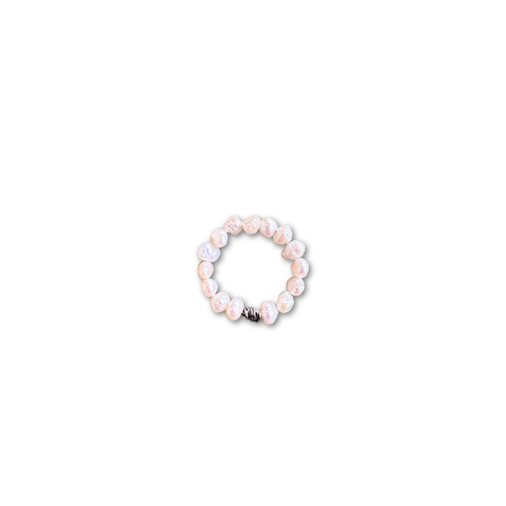 Bianca Pearl ring worn on a hand – Feminine Creatures
