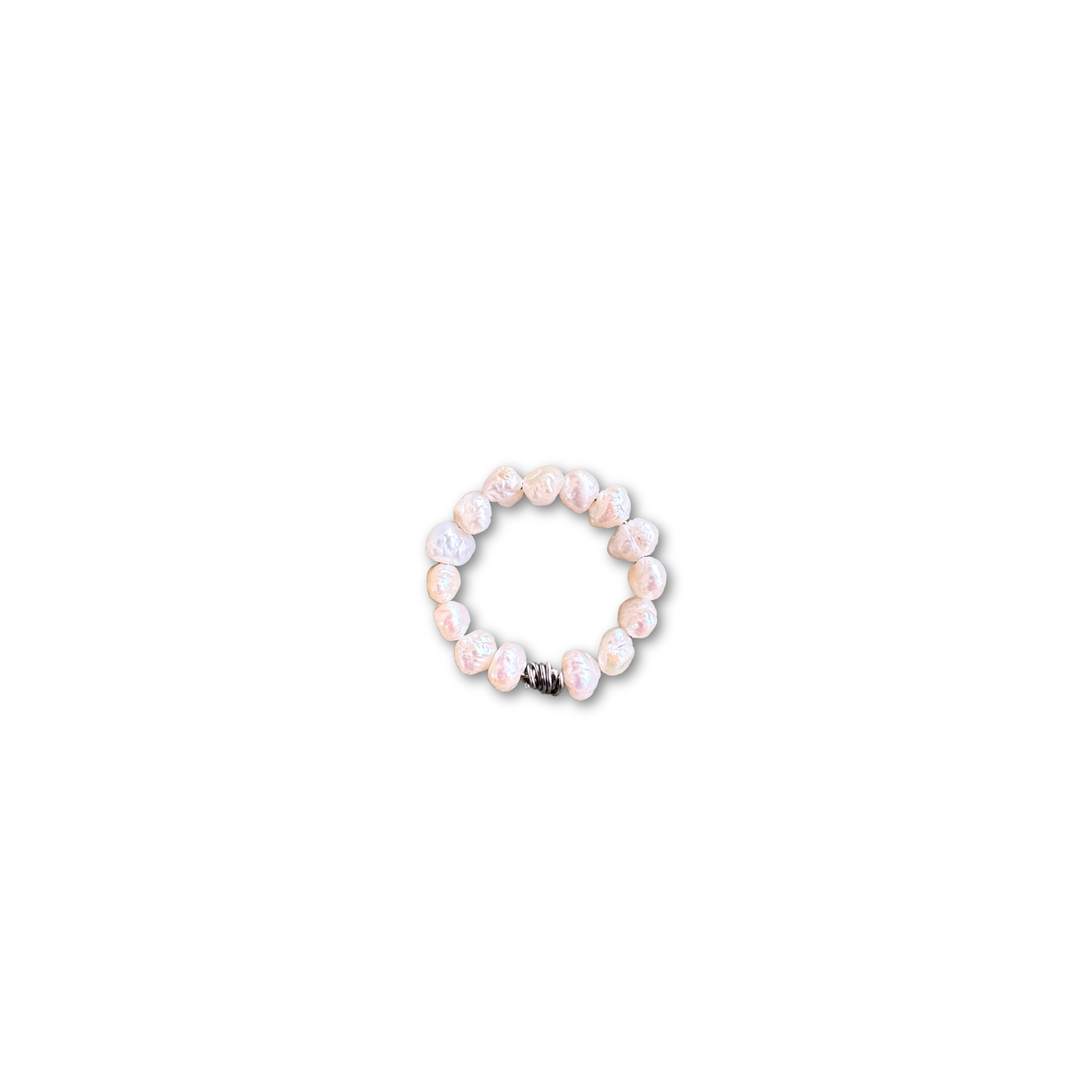 Bianca Pearl ring worn on a hand – Feminine Creatures