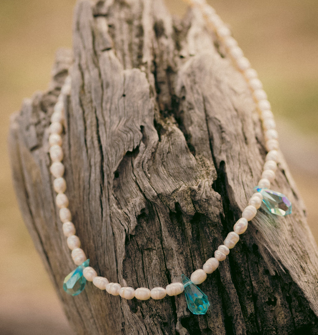 Handmade Siren pearl and blue crystal necklace – Feminine Creatures